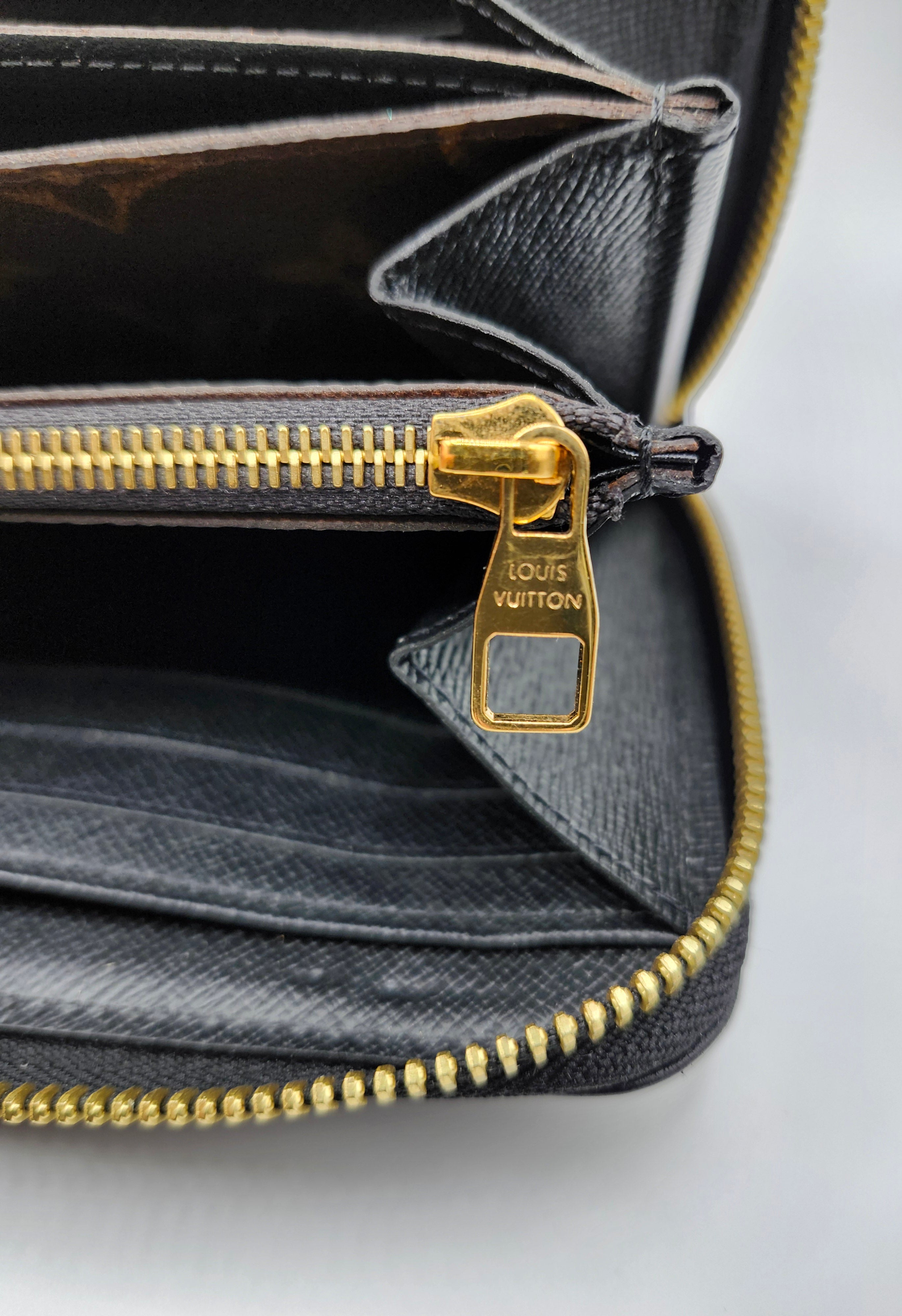 Louis Vuitton Retiro Wallet