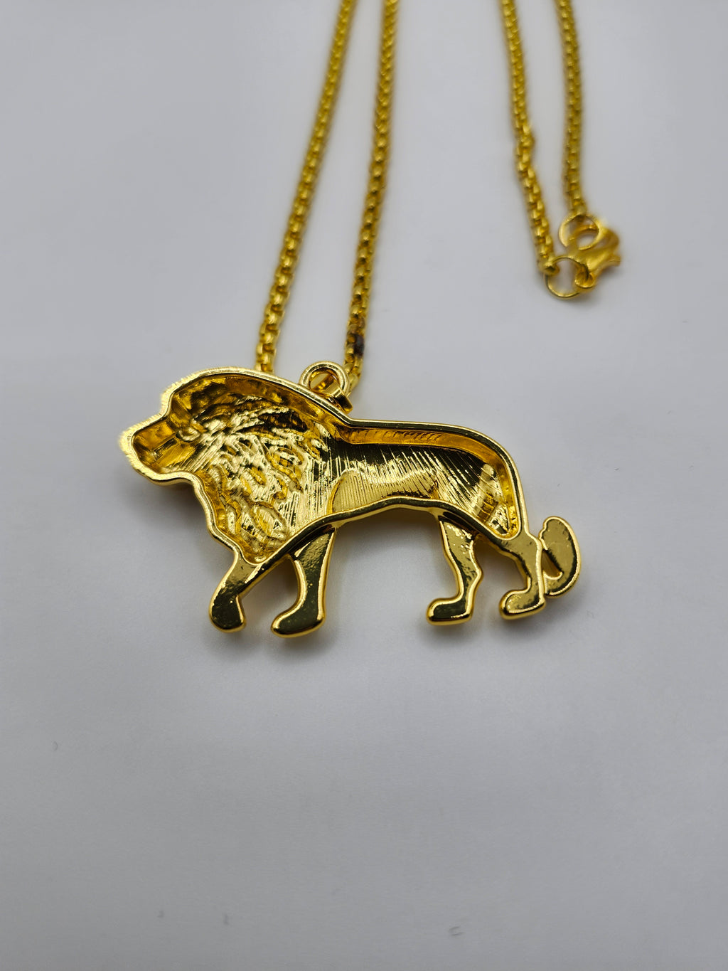Lion Pendant w/Chain 3-D