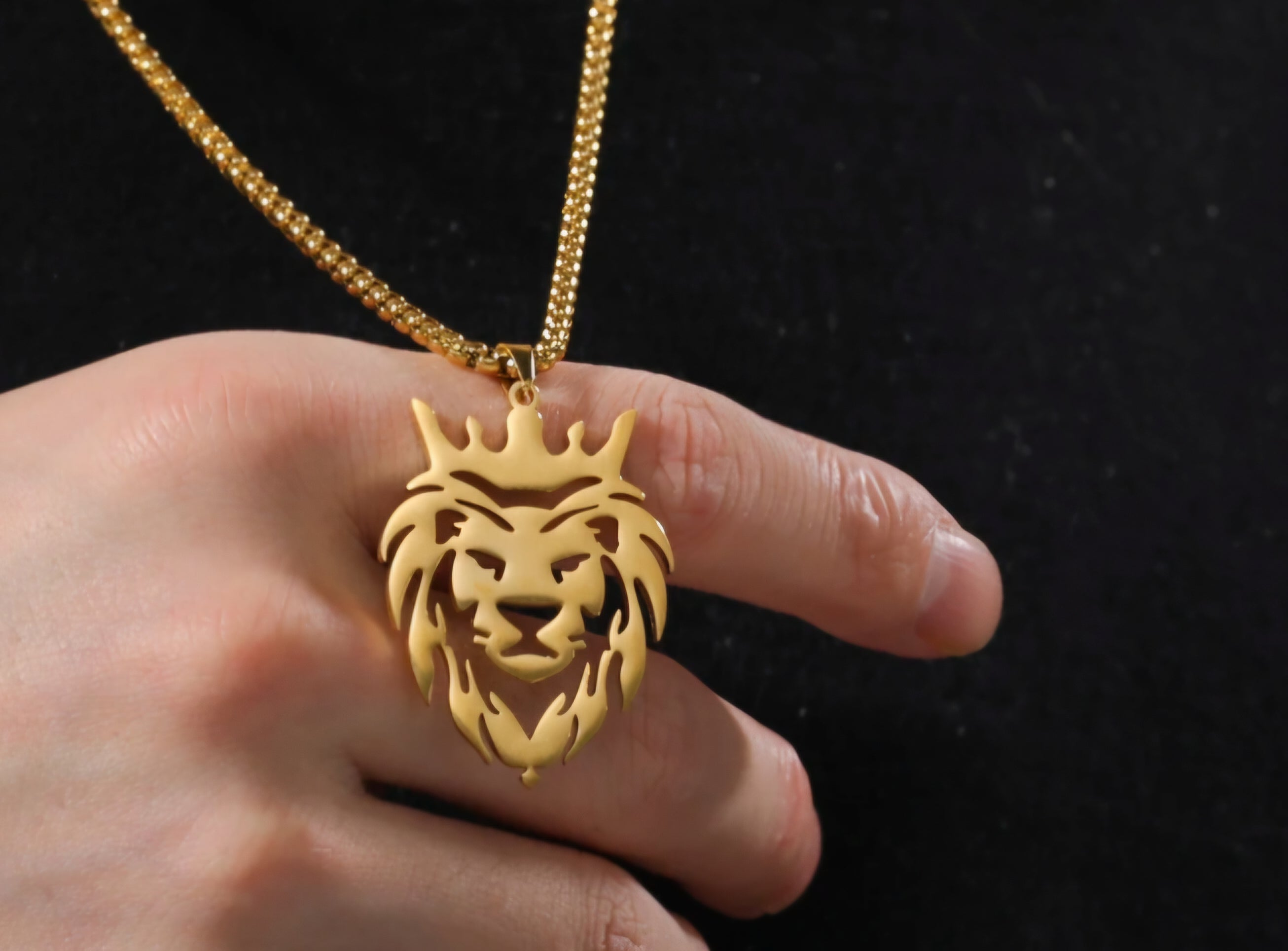 Gold Tone Lion Pendant w/ Chain