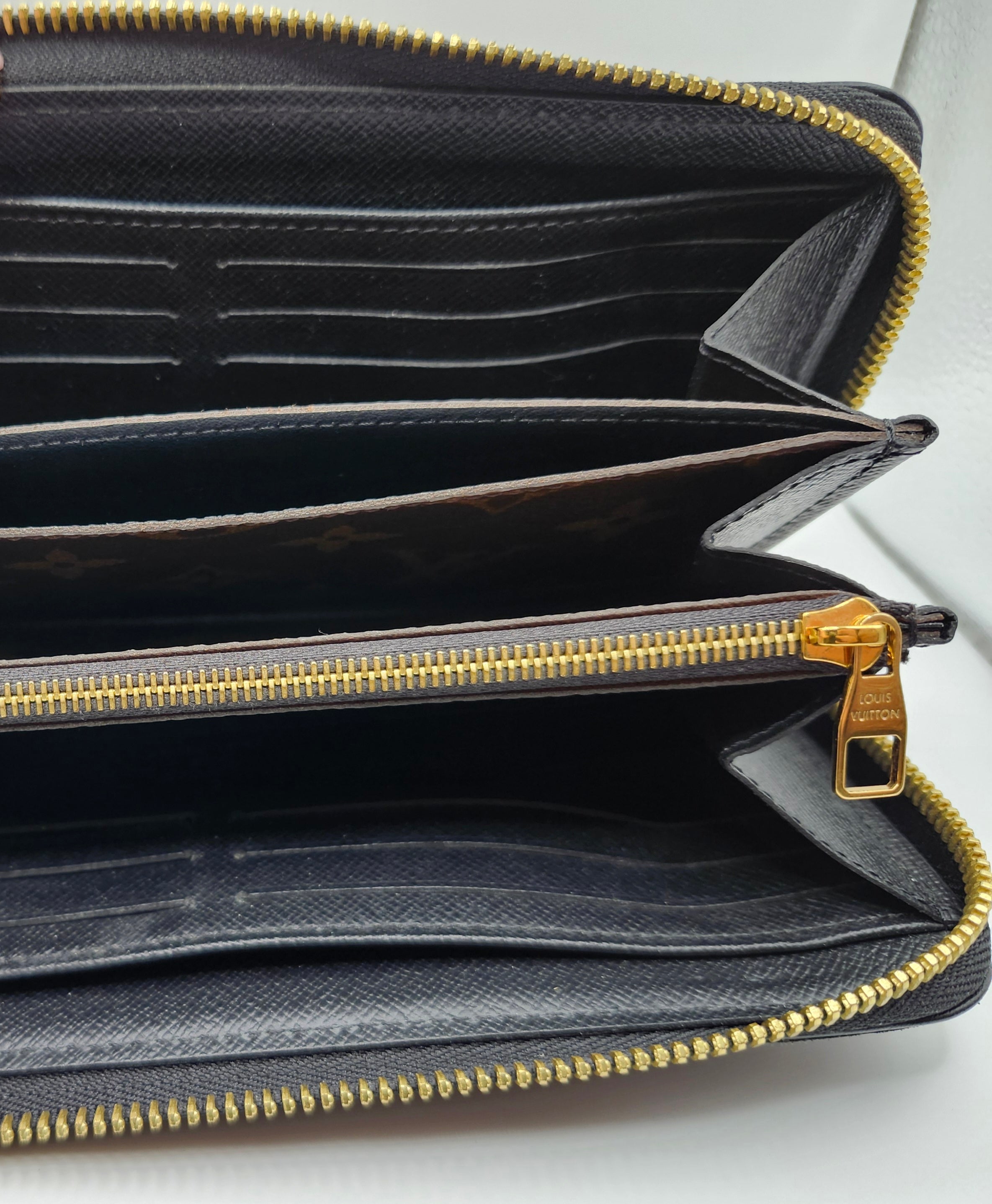 Louis Vuitton Retiro Wallet